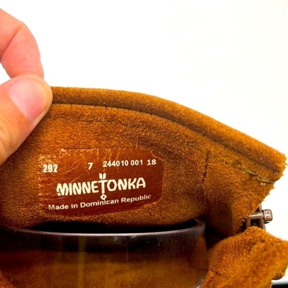 Minnetonka - High Top Brown Suede Fringe With Metal Design  Zip Up Ankle Boot 7 - Picture 8 of 13